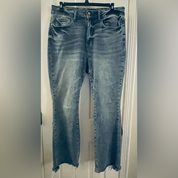 Women’s JUDY BLUE Boot Cut Fit Blue Jeans 18W Medium Light Wash High Rise Frayed - Picture 1 of 7
